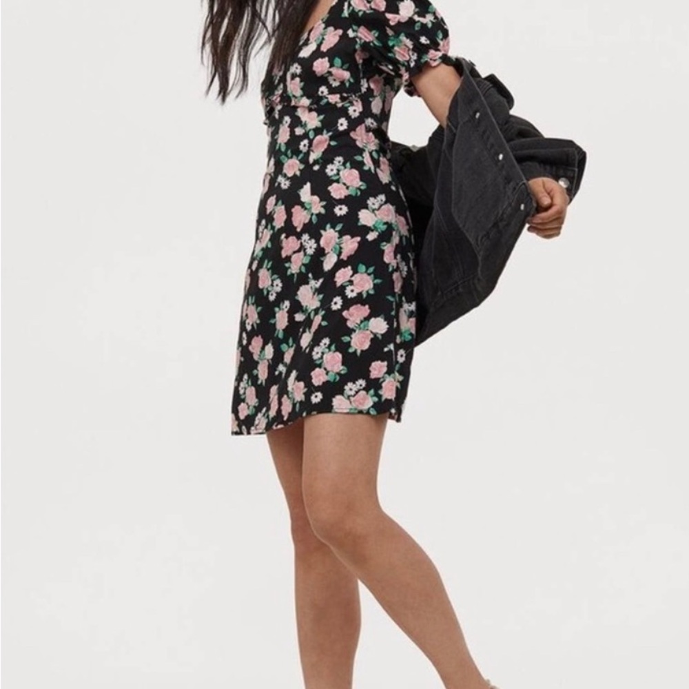H&M Floral Puff Sleeve Square Neck Babydoll Daisy Rose Print Mini Dress - Medium